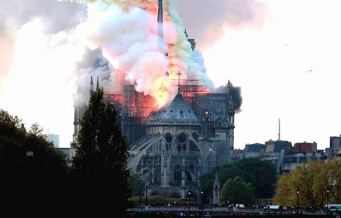 Notre Dame, devastada por un incendio